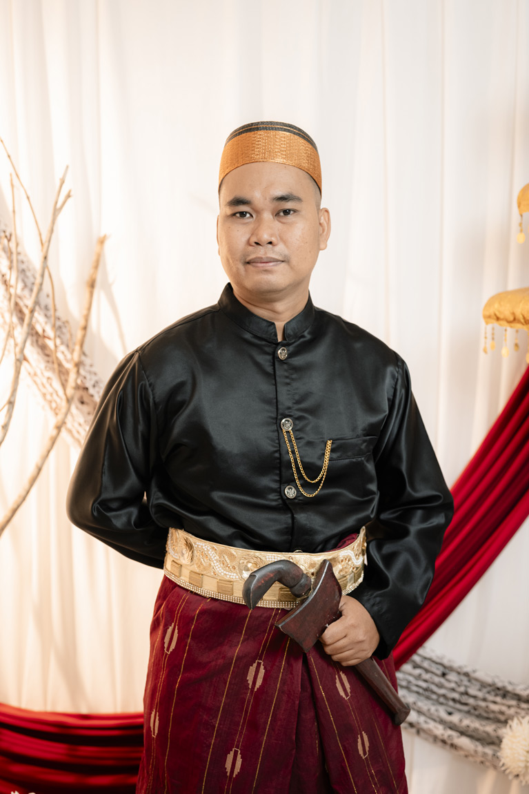 Fix-Foto-Laki-laki-Sendiri