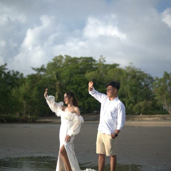g (14) Mia & Chris
