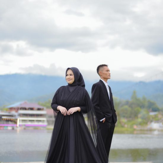 g (2) Ferdi & Sri