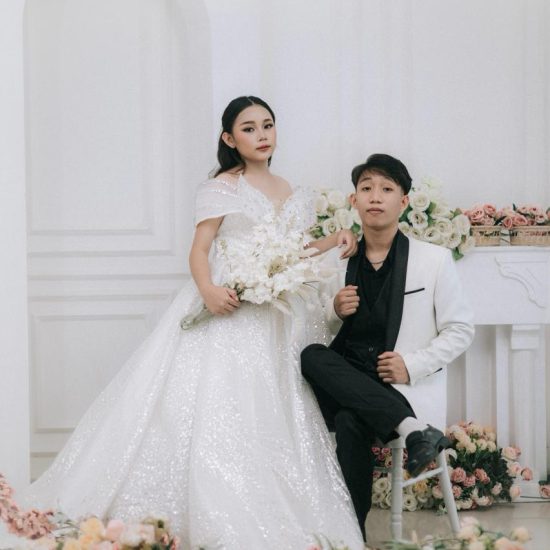g (2) Putri & Ello