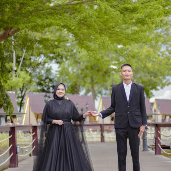 g (4) Ferdi & Sri