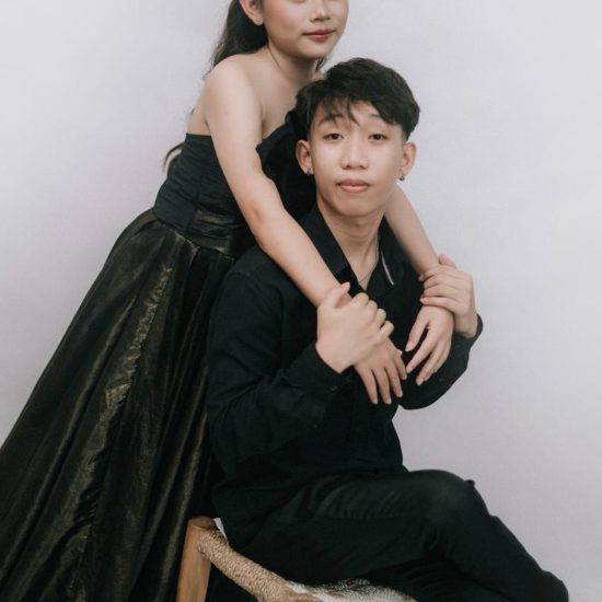 g (4) Putri & Ello