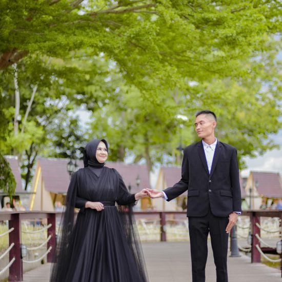 g (5) Ferdi & Sri