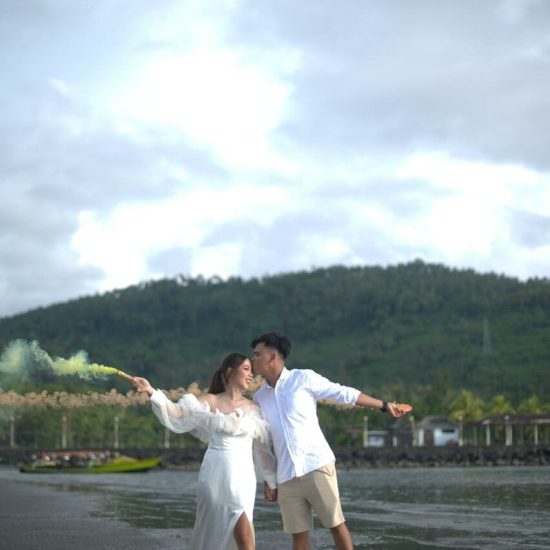 g (6) Mia & Chris