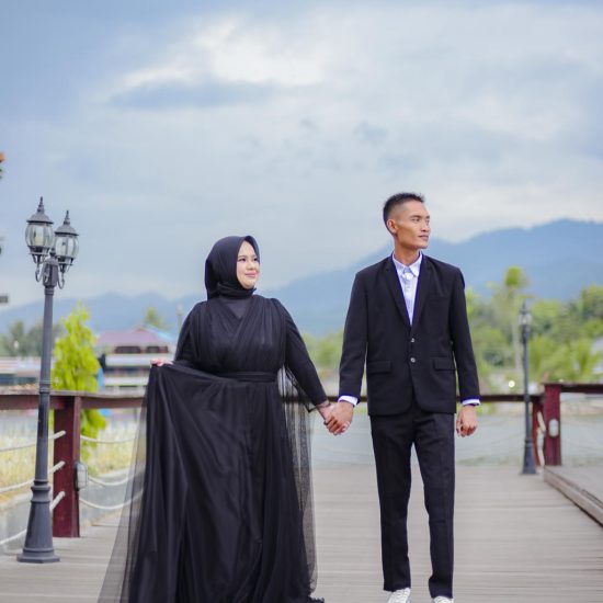 g (8) Ferdi & Sri