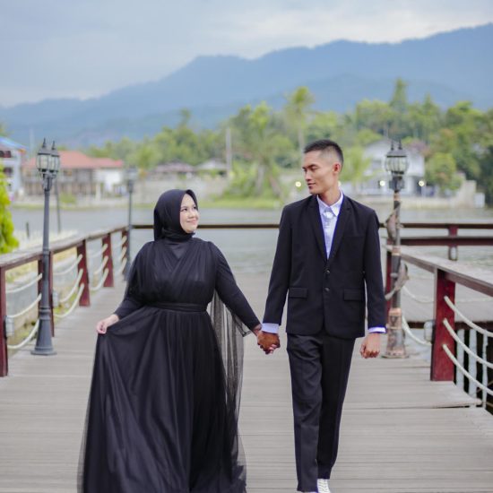 g (9) Ferdi & Sri
